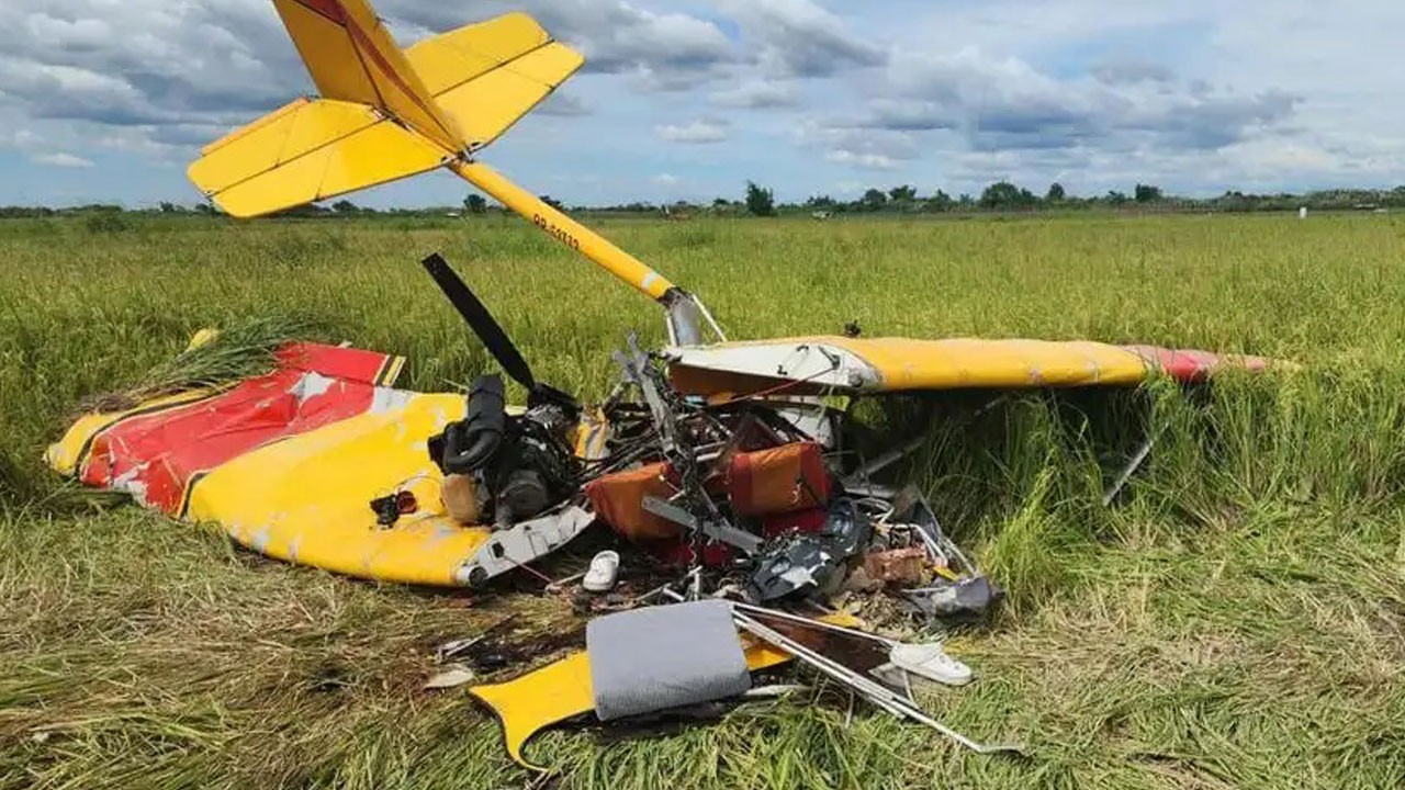 Uçak pirinç tarlasına düştü!