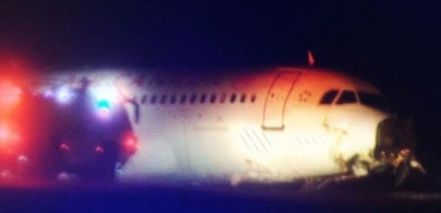 Uçak pistten çıktı