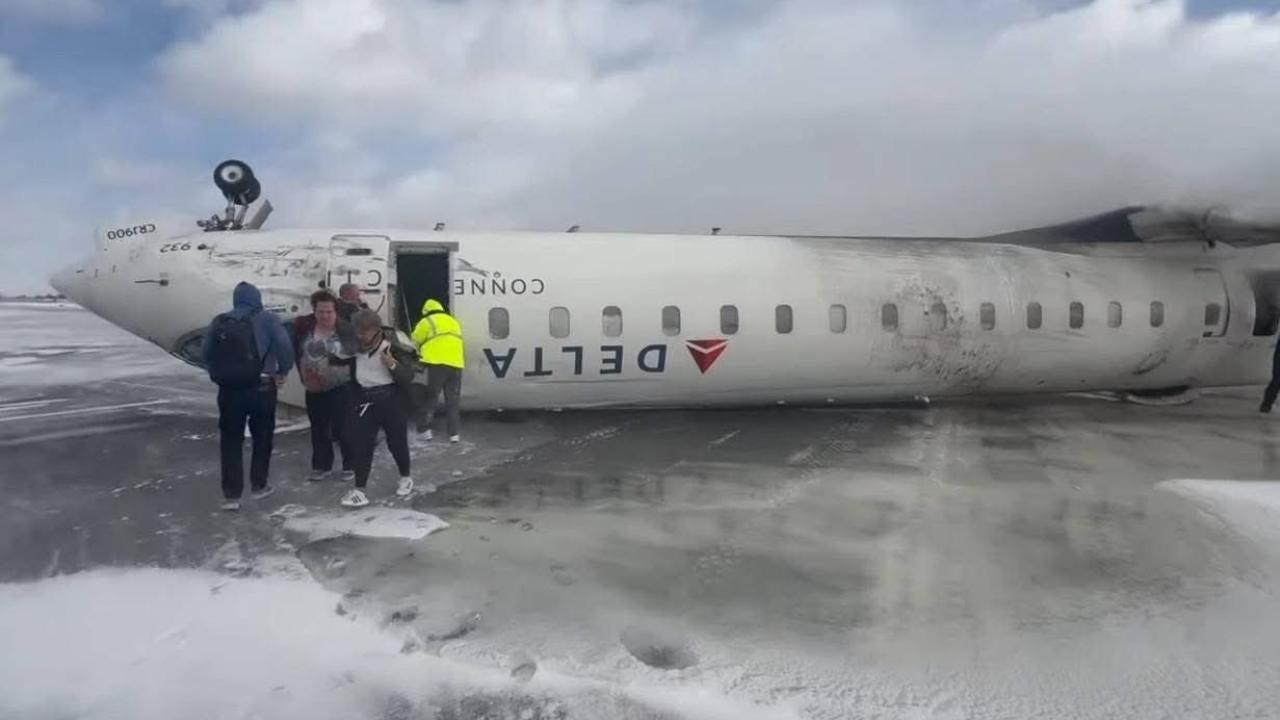 Uçak ters dönmüştü! Havayolu şirketi yolculara servet ödeyecek