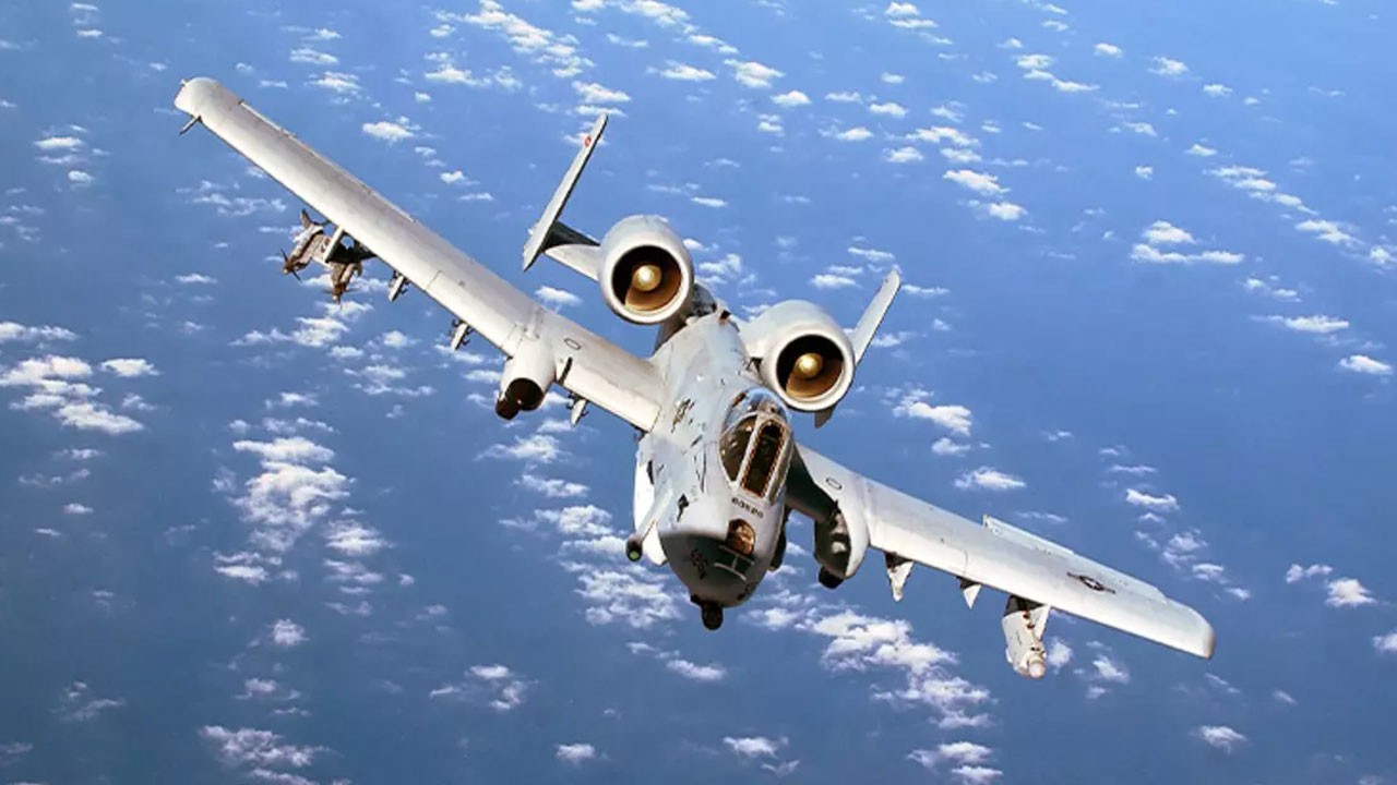 Uçaklar birer birer havalandı! İngiltere ABD'ye boyun eğdi