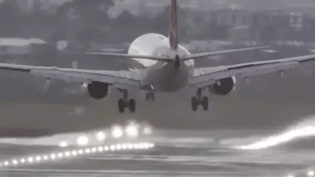 Uçaklar İstanbul'a iniş yapamıyor