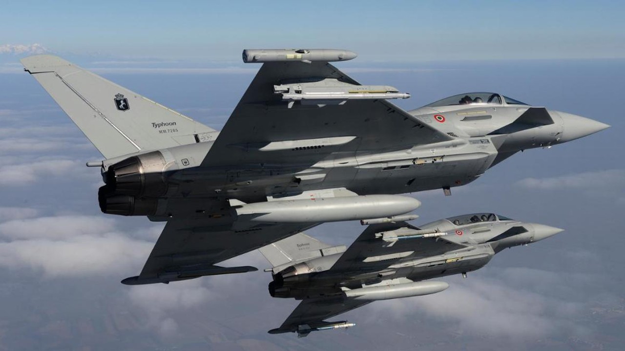 Uçaklar peş peşe havalandı: Rusya’dan korkan ülkenin üzerinde hareketlili