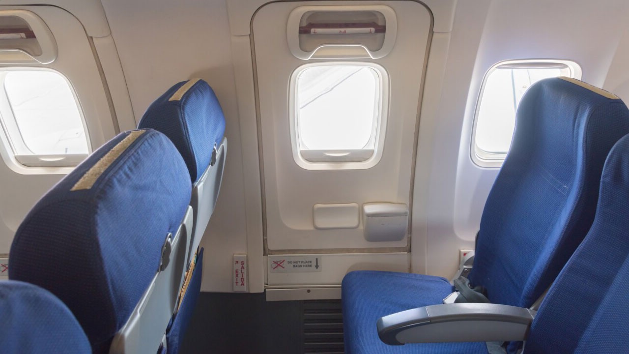 Uçakta dehşet anları! Yolcu acil çıkış kapısını açmaya çalıştı