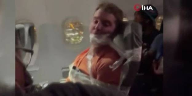 Uçakta gergin anlar! Rahat durmayan yolcu koltuğa bantlandı