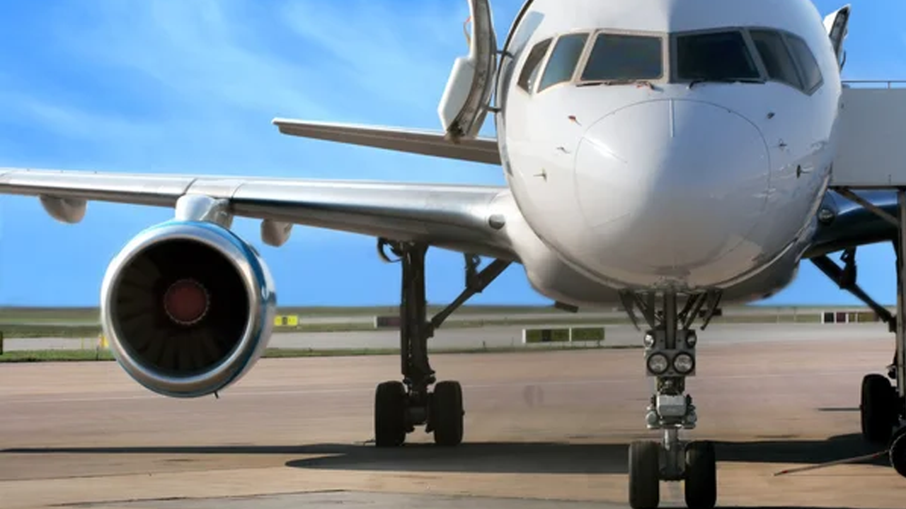 Uçakta kurşun deliği tespit edildi!