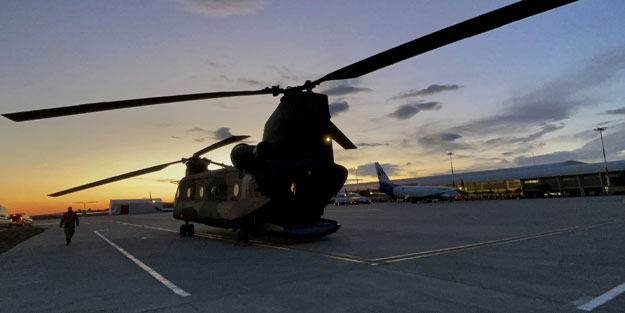 Uçan kaleler kurtarma ekiplerini taşıyor