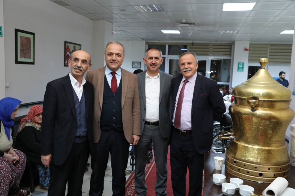 Üçok: “Yaşlılarımız, geçmiş ile geleceği birbirine bağlayan değerlerimizdir” 