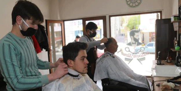 Ücretlere zam yapıldı mı? Berberlerde iş yoğunluğu
