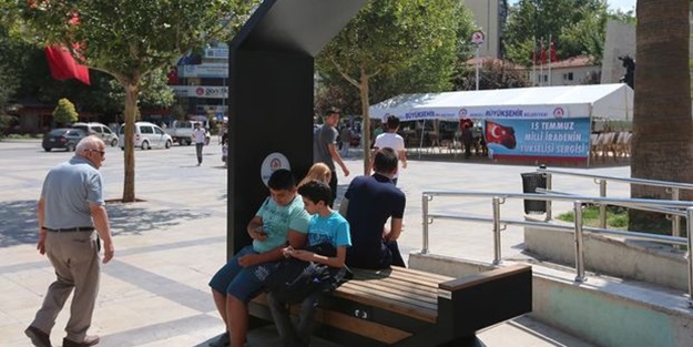 Ücretsiz internet ve cep telefonu şarj istasyonları kuruldu