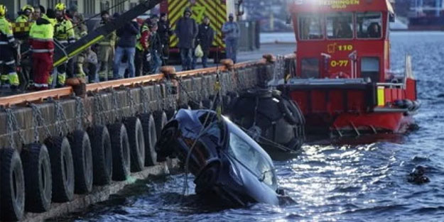 Uçtu uçtu Tesla denize uçtu