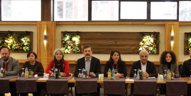 Üçüncü ittifak kuruldu! Evlere şenlik açıklama