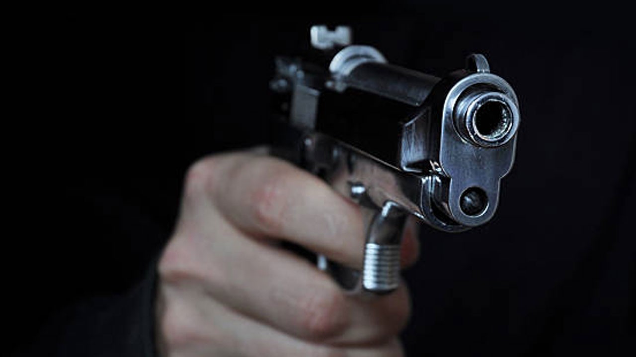 Üçüncü saldırıda kurşunlar hedefini buldu: Antalya’da silahlı pusu kamerada