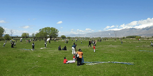 Uçurtma şenliği renkli görüntülere sahne oldu
