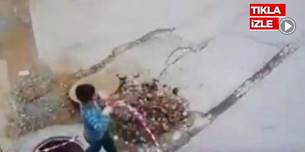 Uçurtma uçuran çocuk kanalizasyona böyle düştü!
