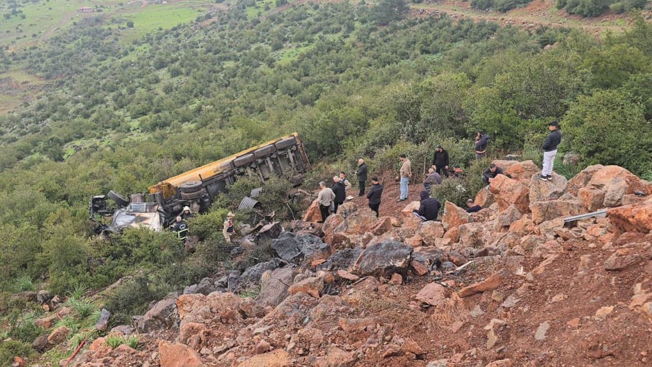 Uçuruma yuvarlanan ve yanan kamyonun sürücüsü feci şekilde öldü
