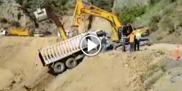 Uçurumun kenarında asılı kalan kamyon böyle kurtarıldı!