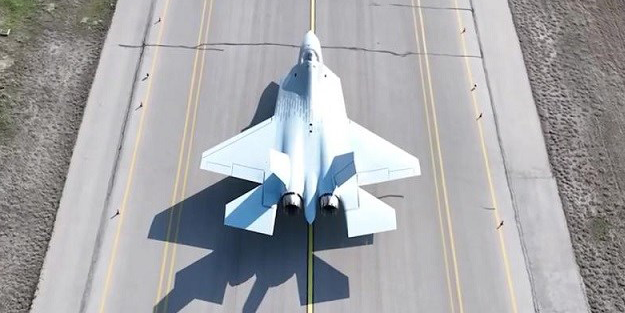 Uçuşu ertelenen Milli Muharip Uçak Kaan için çok kritik açıklama: Bunu yapmak yanlış olur