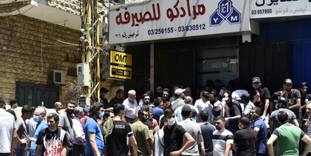 Ucuz dolara akın ettiler