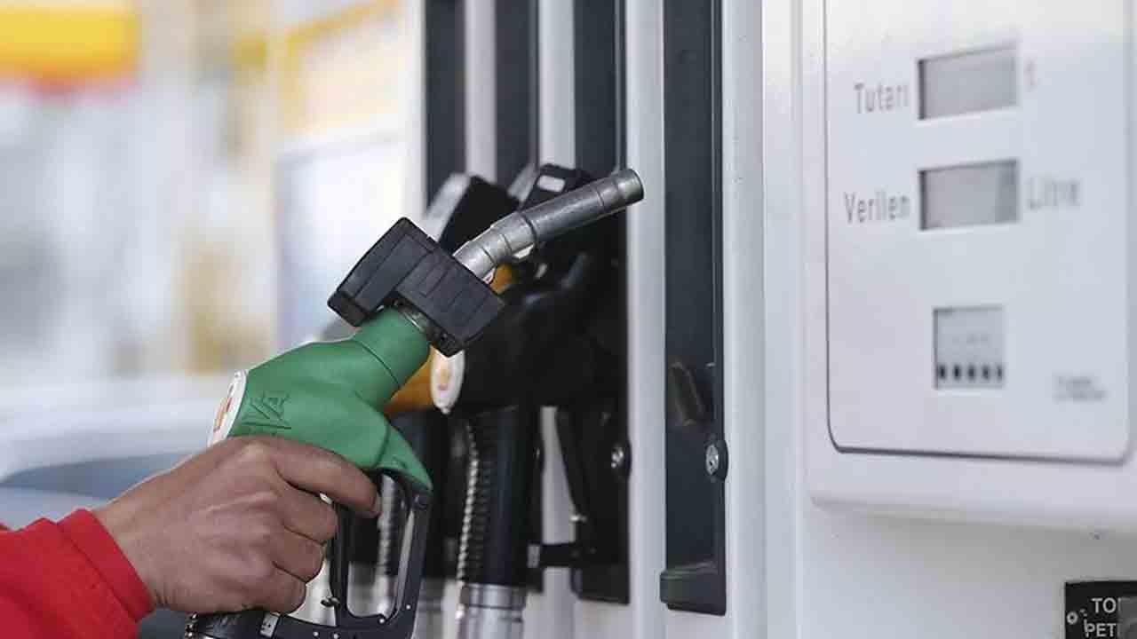 Ucuz yakıt için sınırı geçtiler: Fiyat farkı Polonya sınırında kuyruk oluşturdu