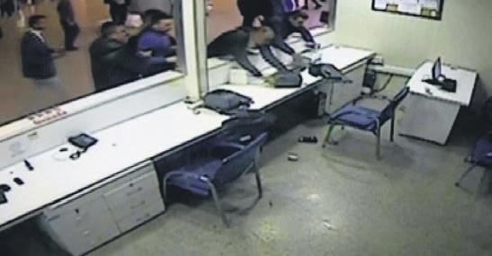 Ucuza bilet satan firma çalışanlarını dövmüşlerdi! Meğer o vicdansızlar...