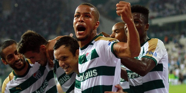 Udinese'ye transfer olan Ekong, Bursa'ya veda etti