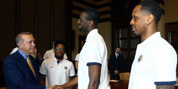 Udoh'tan Erdoğan yorumu: Gözlerindeki tutku...