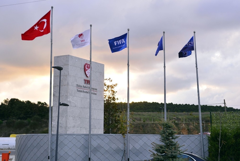 UEFA, öngördüğü takvimi federasyonlara iletti 