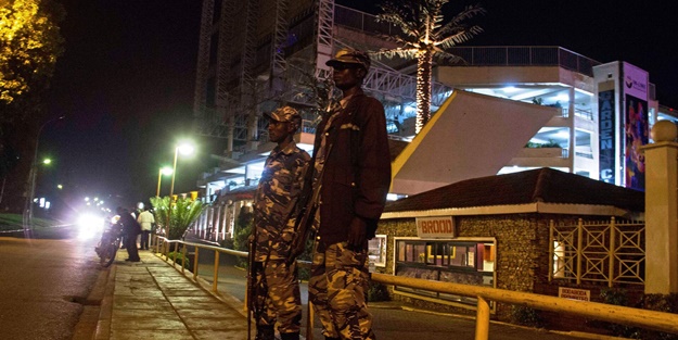 Uganda'da yeni yıl kutlamalarında izdiham! Ölüler var