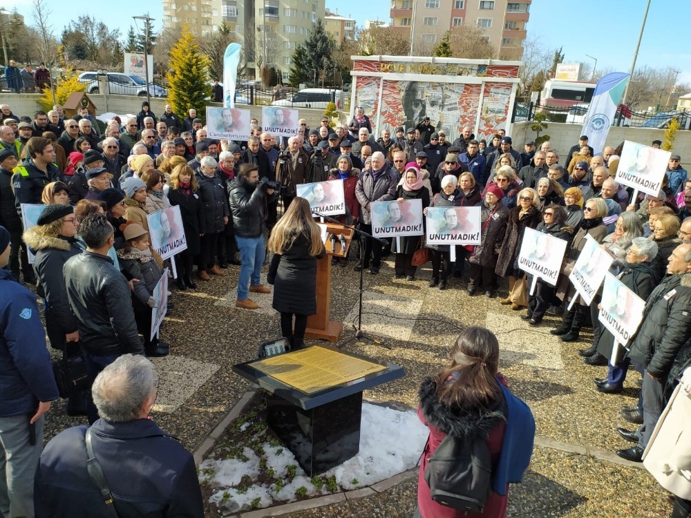 Uğur Mumcu, hayatını kaybettiği aracın önünde anıldı 