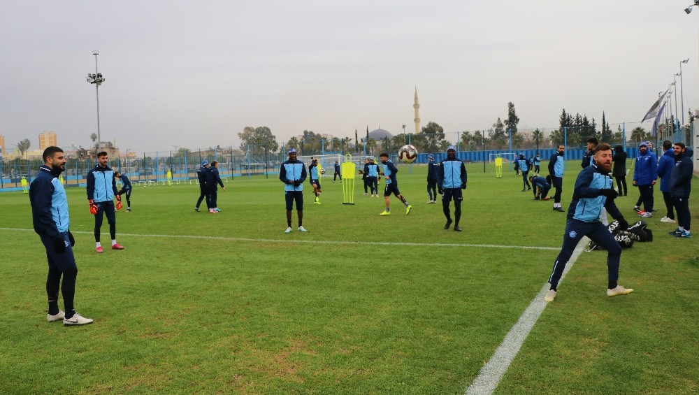 Uğur Tütüneker: “Bursaspor maçını 3 puanla tamamlamak istiyoruz” 