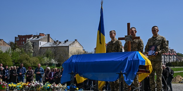 Ukrayna askeri için cenaze töreni