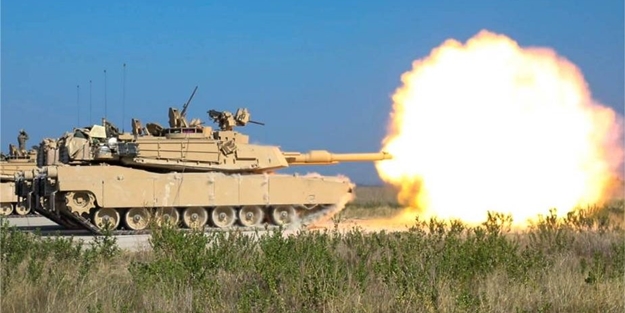 Ukrayna duyurdu: 140 tank Rusya'ya karşı yola çıkıyor