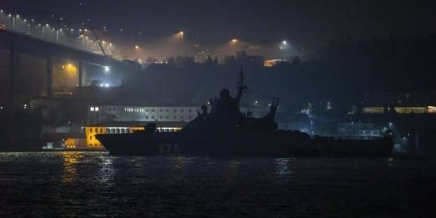 Ukrayna gerilimi sürerken Rus savaş gemisi İstanbul'dan Karadeniz'e açıldı