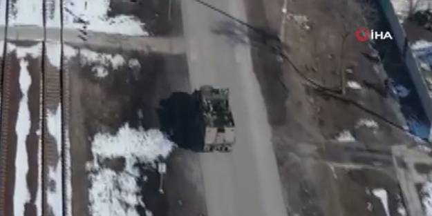 Ukrayna görüntüleri servis etti! Rus askeri araç böyle imha edildi