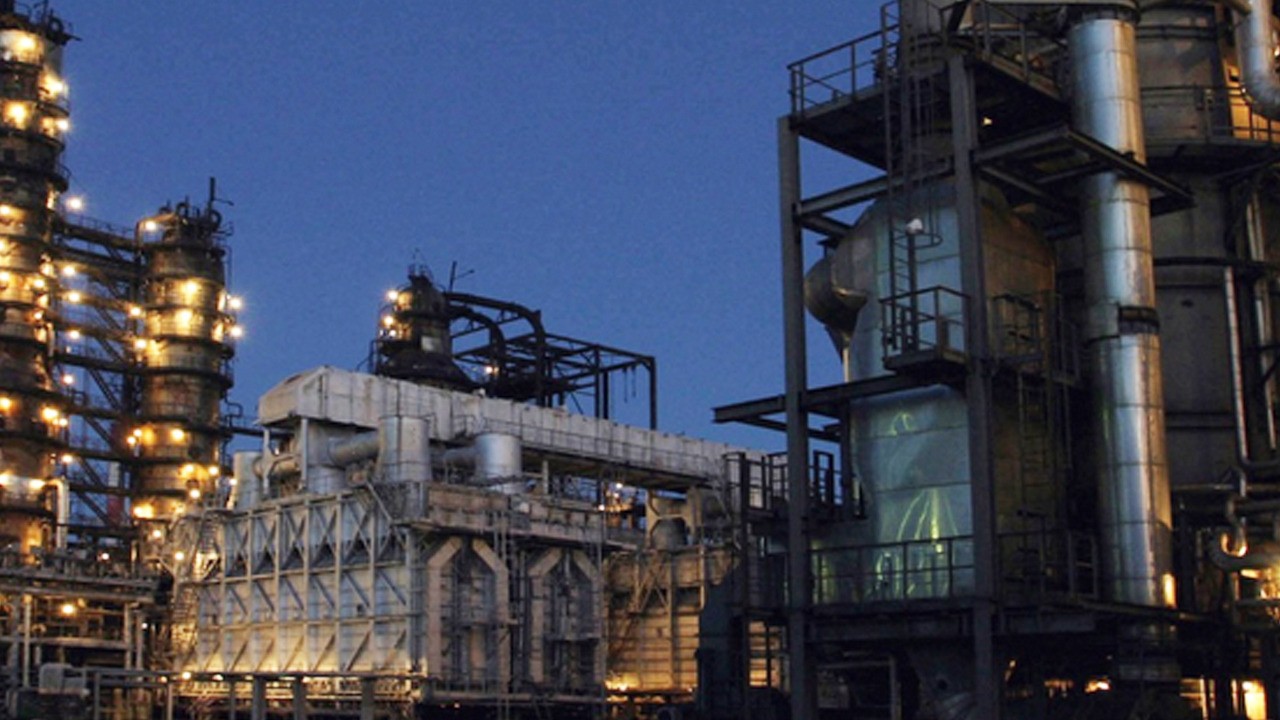 Ukrayna İHA’ları hedef aldı! Petrol rafinerisine saldırı