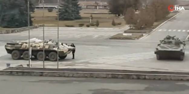 Ukrayna Kiev’deki Gostomel askeri havaalanının kontrolünü elinde tutuyor