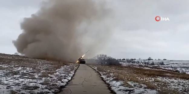 Ukrayna ordusu görüntüleri servis etti! Rus mevzilerine roket atışı