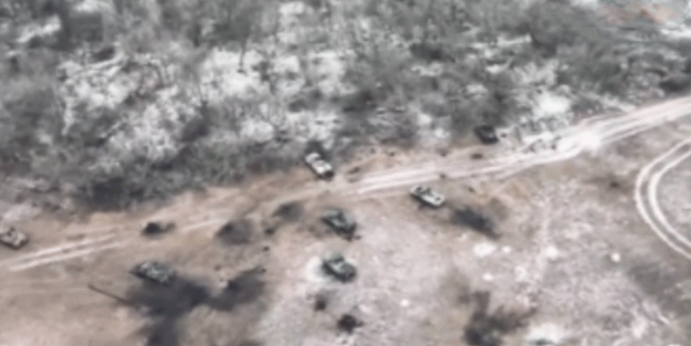 Ukrayna, Rus zırhlıları yok ettikten hemen sonrası… Ülke İHA görüntülerini Türk müziği eşliğinde paylaştı!