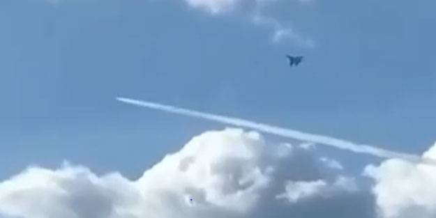 Ukrayna semalarında savaş uçakları çarpışıyor