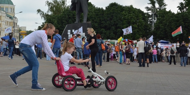 Ukrayna'da “çocuklarımızı koruyun” mitingi