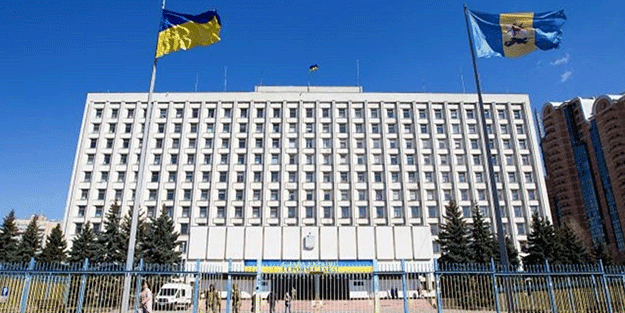 Ukrayna'da flaş gelişme! El bombalı bir adam hükümet binasına girdi