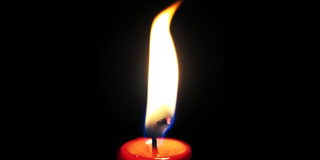 Ukrayna'da elektrik kesintileri devam ediyor! Halk mumla aydınlanıyor