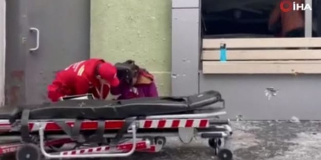 Ukrayna'da ilk yardım ekipleri çatışmanın ortasında kaldı! Kaçışma anları kamerada