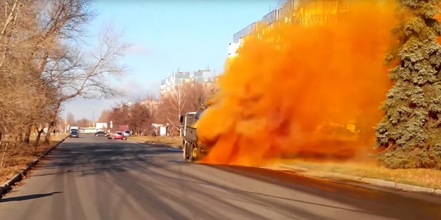 Kimyasal yüklü tanker patladı