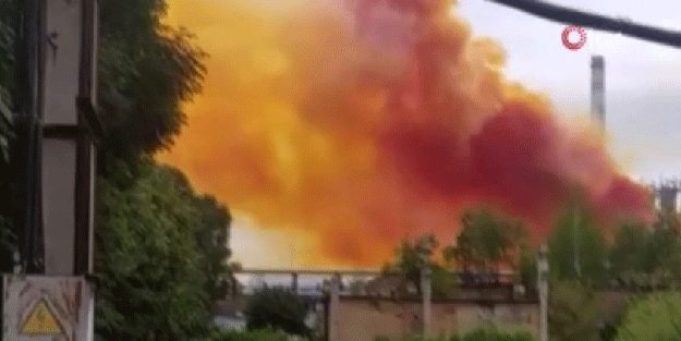 Ukrayna’da patlama! Gökyüzü turuncu dumanla kaplandı