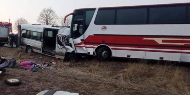 Ukrayna'da tahliye araçları çarpıştı! Ölüler ve yaralılar var