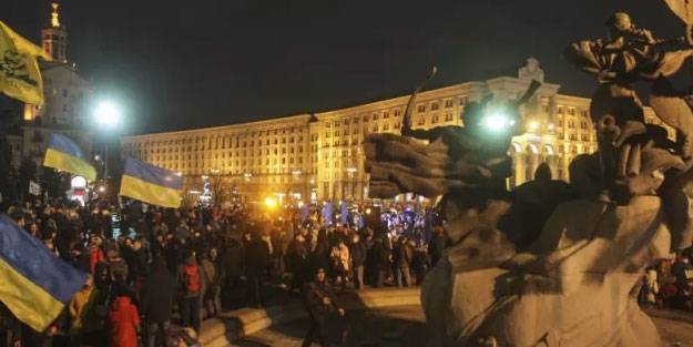 Ukrayna'da tansiyon yükseldi! Başkanlık binasını basmaya kalktılar