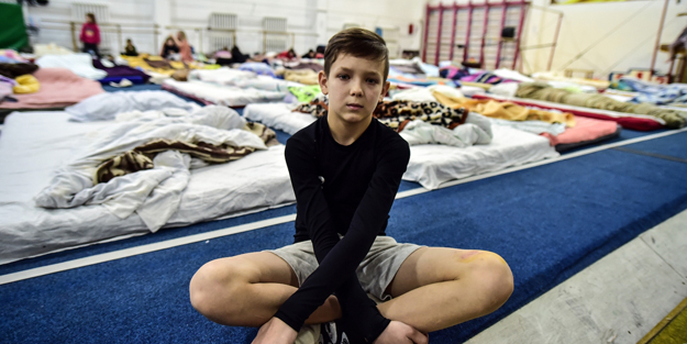 Akılalmaz olay! Savaştan korkan Ukraynalı çocuğa bakın ne oldu