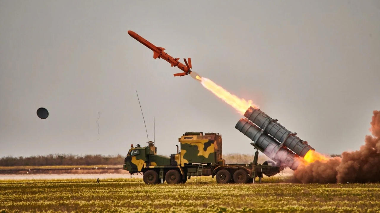 Ukrayna’dan kritik hamle: 1000 km menzilli "Uzun Neptün" sahada!