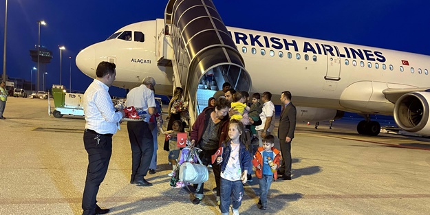 Ukrayna'dan tahliye edilen 9. kafile Türkiye'de